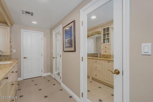 1495 N View Drive, Westlake Village CA: https://media.crmls.org/mediaz/b92284b1-1f99-463b-9e11-ef4c11d3d707.jpg
