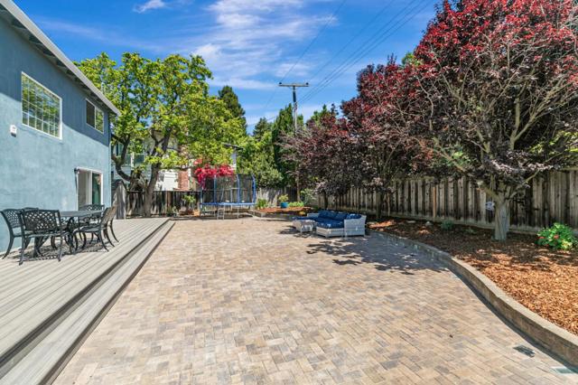 2739 Saint Giles Lane, Mountain View CA: https://media.crmls.org/mediaz/b922bcc9-78bb-4bff-901e-080ec3bf2a60.jpg