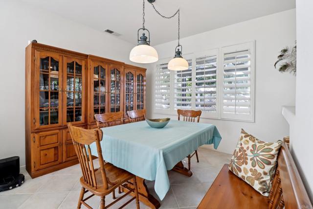 542 Lee Circle, Chula Vista CA: https://media.crmls.org/mediaz/b922e567-6e15-4903-97ca-44b8c29c9c2f.jpg