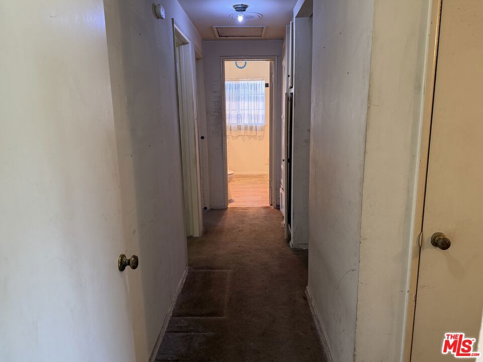 https://media.crmls.org/mediaz/b922e86d-4a4a-4f92-a624-2e0c74dc8853.jpg?preset=X-Large