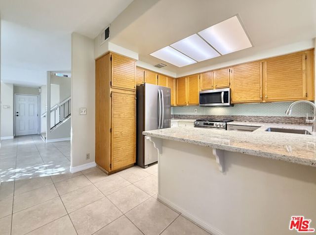 22208 Frontier Place, Chatsworth CA: https://media.crmls.org/mediaz/b9232f0c-9284-49f1-aa07-d89134ffd653.jpg