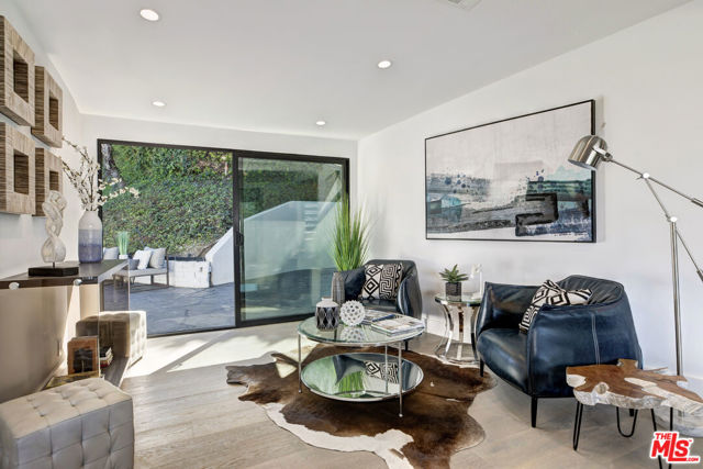 3712 Berry Drive, Studio City CA: https://media.crmls.org/mediaz/b92350e9-a182-4d5f-8aff-8ad28effcca1.jpg