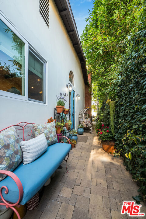 4635 Bellflower Avenue, North Hollywood CA: https://media.crmls.org/mediaz/b9242988-6f1b-47e8-bf6e-c026d8981f15.jpg