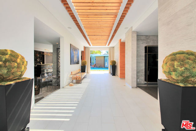 3054 Elvido Drive, Los Angeles CA: https://media.crmls.org/mediaz/b92440c0-8fe8-4dd6-bd34-bbe5ffcc987c.jpg