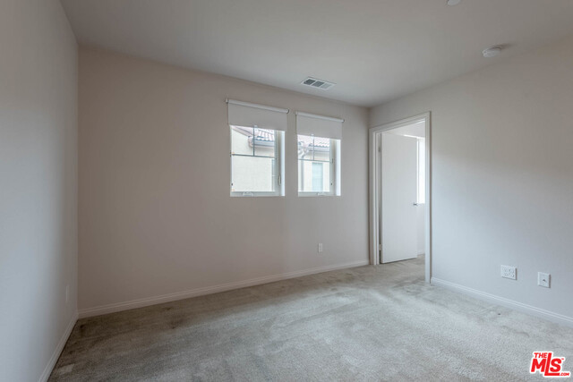 7254 N CEDAR Road, Van Nuys CA: https://media.crmls.org/mediaz/b9252e5e-5f68-4fd4-a714-6c688942eca5.jpg