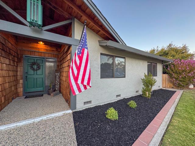 215 Rays Circle, Hollister CA: https://media.crmls.org/mediaz/b92531a4-7c1d-478e-9aa1-ea783b627f0d.jpg