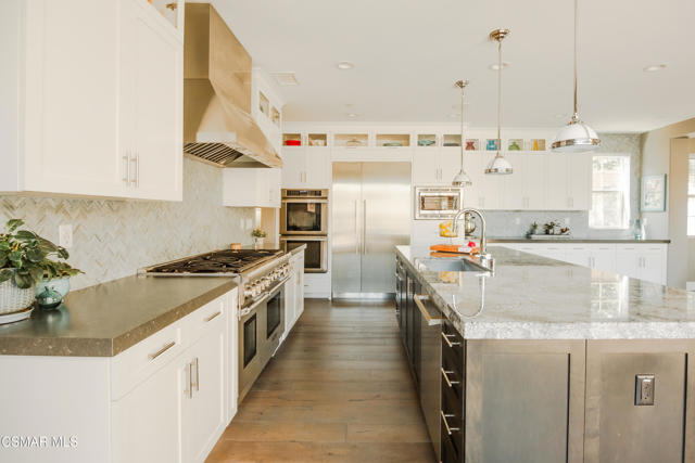 1323 Arroyo View Street, Thousand Oaks CA: https://media.crmls.org/mediaz/b9253792-eee6-4b54-b9e5-3013abd2a636.jpg