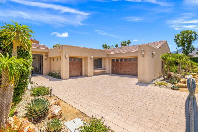 49006 Foxtail Lane, Palm Desert CA: https://media.crmls.org/mediaz/b9255664-a88d-439b-9ce8-05190674cd6d.jpg