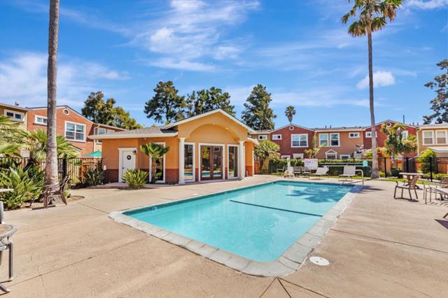 865 Carlisle Way, Sunnyvale CA: https://media.crmls.org/mediaz/b9260e51-98ce-4646-a51a-1741f2e63da3.jpg