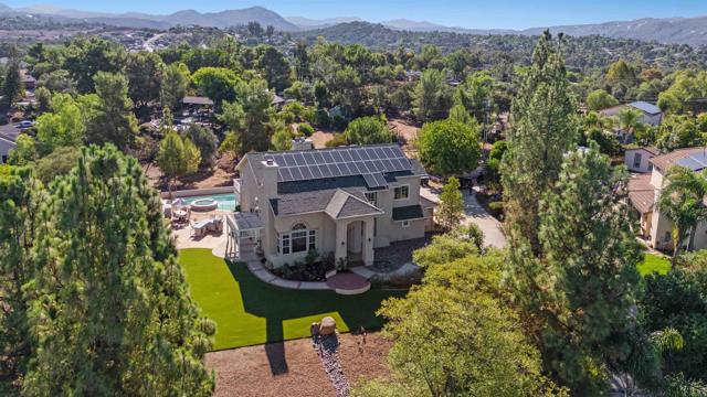 2173 Twisted Oak Ln Lane, Alpine CA: https://media.crmls.org/mediaz/b92646f0-c2f0-40f4-a05b-c6e5b62f35f7.jpg