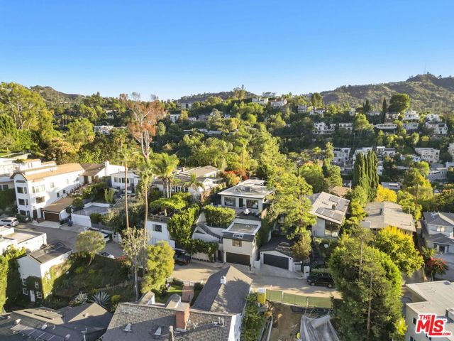 3838 Buena Park Drive, Studio City CA: https://media.crmls.org/mediaz/b927533b-a36d-4693-b9d7-d9b378a18e68.jpg