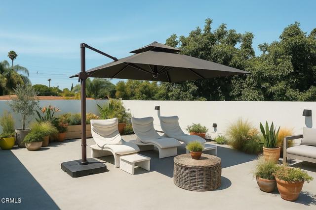 Detail Gallery Image 8 of 11 For 2911 1/2 N Coolidge Ave, Los Angeles,  CA 90039 - 2 Beds | 2 Baths