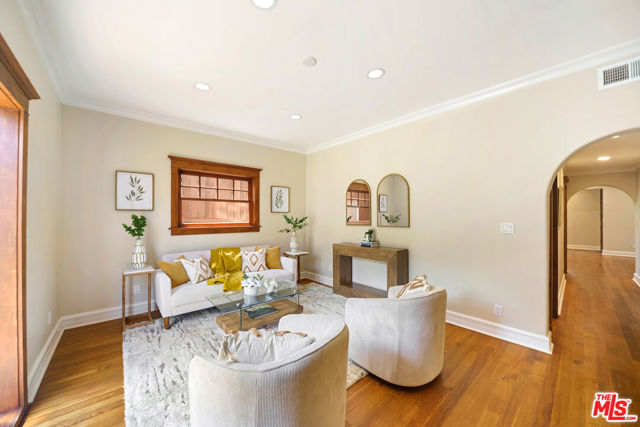 588 N Gower Street, Los Angeles CA: https://media.crmls.org/mediaz/b927ff22-341c-4ff5-b20e-ce57bfef77f9.jpg