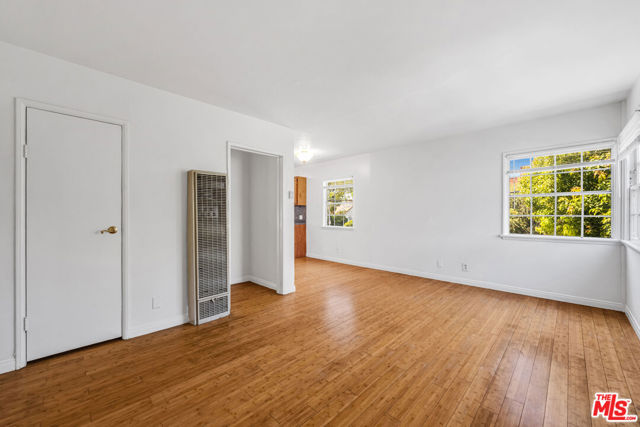 422 S Coronado Street, Los Angeles CA: https://media.crmls.org/mediaz/b928dda7-dd55-4e15-88dd-dfb168f865ef.jpg