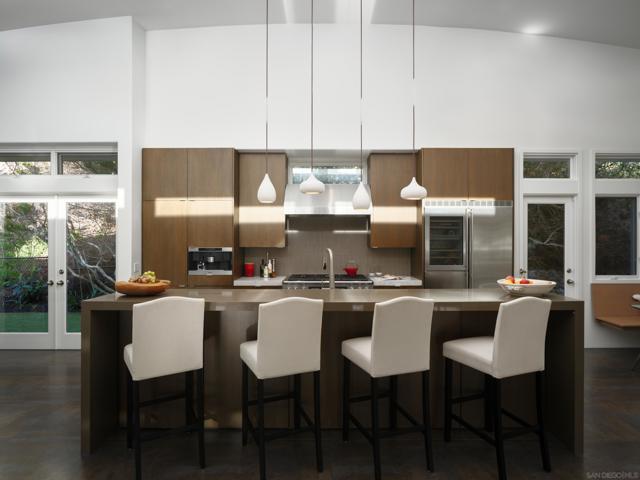 327 Pine Needles Dr, Del Mar CA: https://media.crmls.org/mediaz/b929a755-d7a1-4b86-a519-5c7921ec170a.jpg