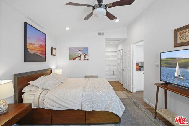 6505 Dume Drive, Malibu CA: https://media.crmls.org/mediaz/b92b105b-fd69-4985-ad13-7598a72e5b8f.jpg
