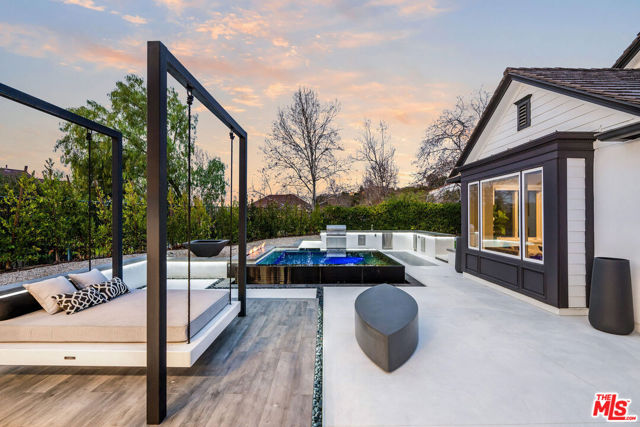 1 Falconridge Drive, Coto de Caza CA: https://media.crmls.org/mediaz/b92b2c01-9cab-479e-8b0d-78c434c60245.jpg