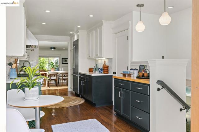 2310 Spaulding Ave, Berkeley CA: https://media.crmls.org/mediaz/b92b3bd1-a394-461f-93ca-20170ebe54e3.jpg