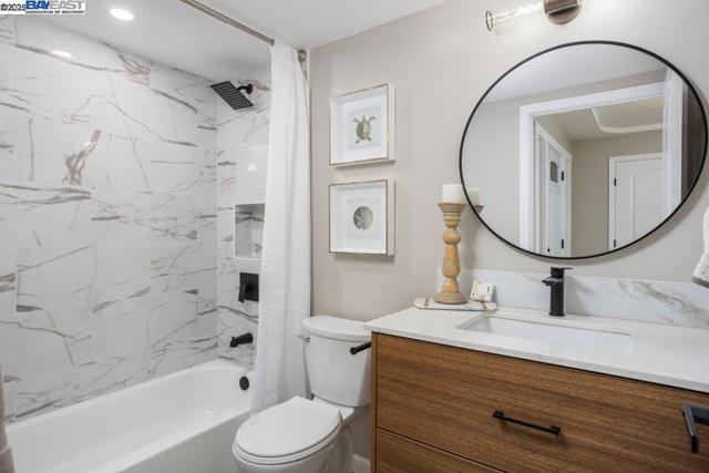 1233 Singingwood Ct, Walnut Creek CA: https://media.crmls.org/mediaz/b92b3fbd-15f6-4496-8040-edb81f07e9ff.jpg