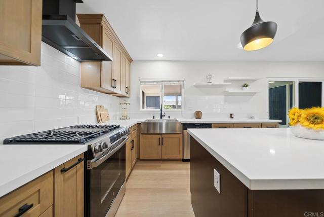 Detail Gallery Image 3 of 50 For 1429 Taylor Ave, Escondido,  CA 92027 - 3 Beds | 2 Baths