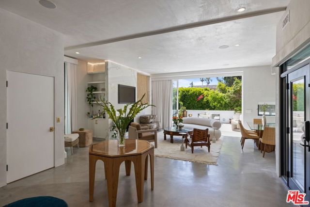 15 Reef Street, Marina del Rey CA: https://media.crmls.org/mediaz/b92bbc2f-4203-4812-8fe7-255f02bc7538.jpg
