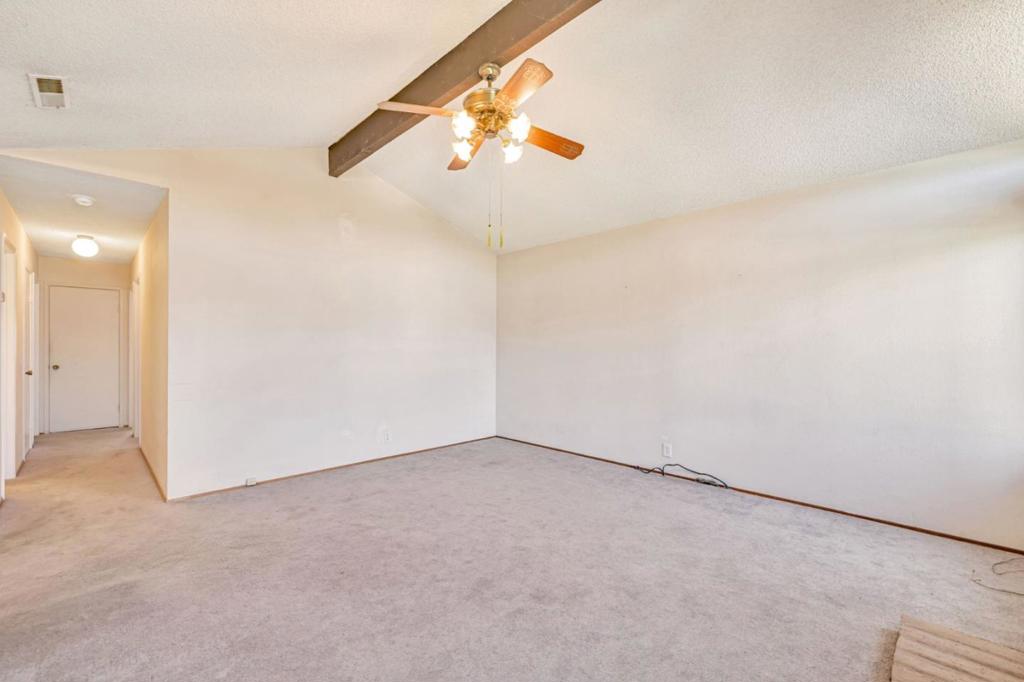 https://media.crmls.org/mediaz/b92c3dea-eb9d-4186-95be-3ceff5a77d73.jpg?preset=X-Large