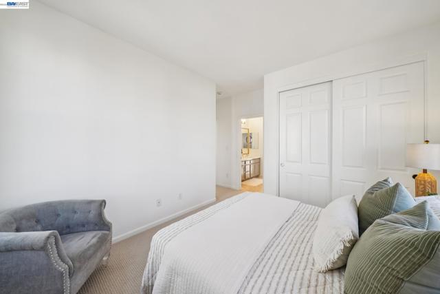 220 Hollister Avenue, Alameda CA: https://media.crmls.org/mediaz/b92c41b0-ec7a-469e-9840-79185dc1211b.jpg