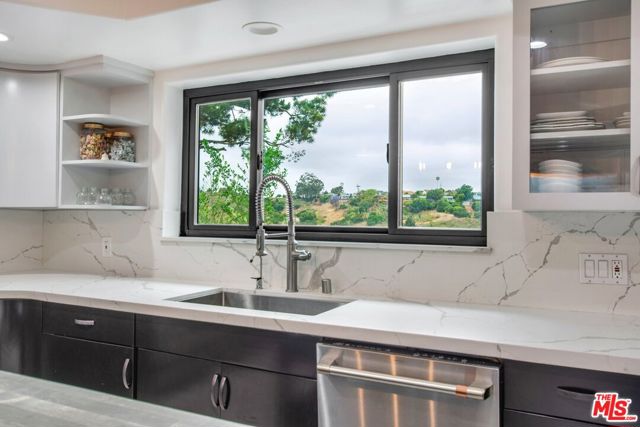 4223 Don Carlos Drive, Los Angeles CA: https://media.crmls.org/mediaz/b92c8be5-3a53-45c9-b5d5-21bb37ae3848.jpg