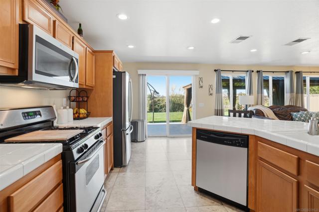 1332 Carneros Valley st, Chula Vista CA: https://media.crmls.org/mediaz/b92c9598-1f54-4f27-b9a6-4a303649764f.jpg