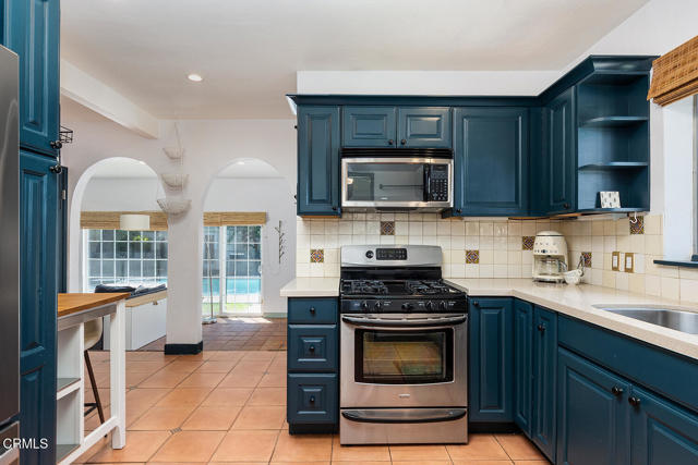 11074 Emelita Street Street, Los Angeles CA: https://media.crmls.org/mediaz/b92cfc89-2b0a-48cf-964c-26269da7fc5e.jpg
