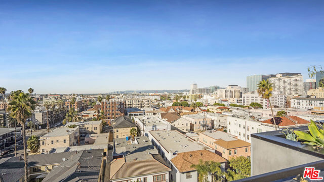 846 S Mariposa Avenue, Los Angeles CA: https://media.crmls.org/mediaz/b92d0561-c9fb-4e0c-962d-a913229cc4e5.jpg