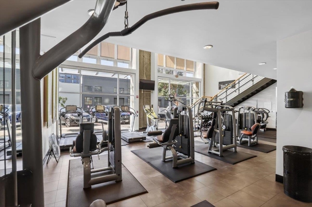 311 Oak St, Oakland CA: https://media.crmls.org/mediaz/b92d7923-a1da-448f-b3b9-224ca4fe4497.jpg