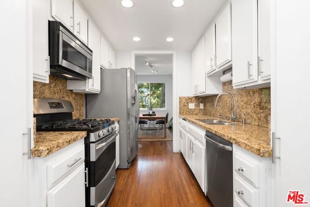 306 Bora Bora Way, Marina del Rey CA: https://media.crmls.org/mediaz/b92d915a-5109-4ee7-9ff4-b57ef41eabdb.jpg