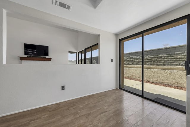 41515 Navarre Court, Palm Desert CA: https://media.crmls.org/mediaz/b92ddadb-0d2e-4b24-bfad-7764f0e04edb.jpg