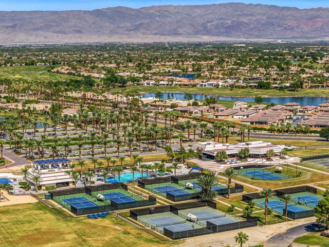 79822 Olympia Fields, La Quinta CA: https://media.crmls.org/mediaz/b92e55f1-077f-41fd-bd31-cc6dc25db2a0.jpg