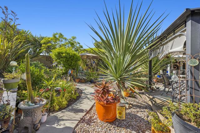 395 Pismo Bay Court, Oceanside CA: https://media.crmls.org/mediaz/b92e6b14-d367-47f9-9d0b-ae254d150d25.jpg