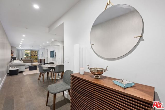 701 Ocean Avenue, Santa Monica CA: https://media.crmls.org/mediaz/b92e8b80-bd5e-454b-bdd5-aeb67cab9aab.jpg