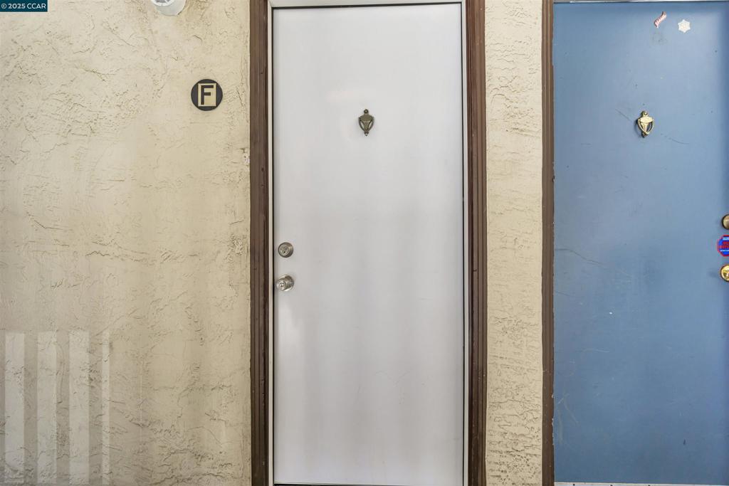 https://media.crmls.org/mediaz/b92ec65e-5b9f-4e9e-b289-13003ecfdd93.jpg?preset=X-Large