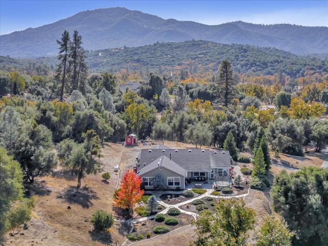 46347 Opah Drive, Ahwahnee CA: https://media.crmls.org/mediaz/b92f9788-cbd0-47f9-9a1a-e9392c38d5fb.jpg
