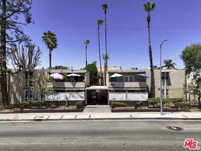 8567 Balboa Boulevard, Northridge CA: https://media.crmls.org/mediaz/b92ffd83-03d0-43e2-b5ca-9e328e5b983b.jpg