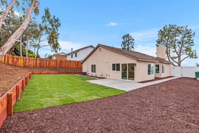 Detail Gallery Image 3 of 38 For 6428 Chiriqui Ln, Carlsbad,  CA 92009 - 3 Beds | 2 Baths