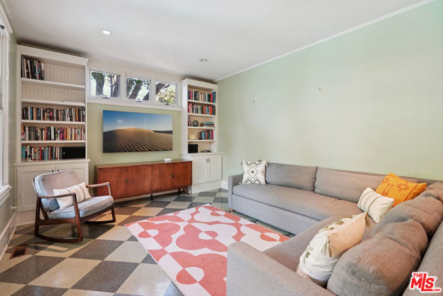 813 Crestmoore Place, Venice CA: https://media.crmls.org/mediaz/b930b486-afb0-4660-b784-c5756a3f6dc0.jpg