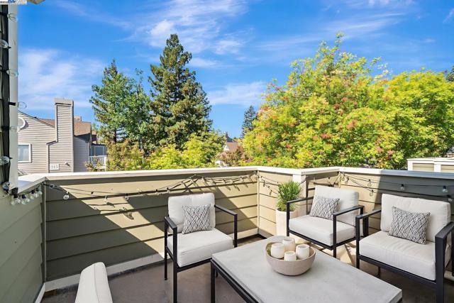 275 Reflections Dr, San Ramon CA: https://media.crmls.org/mediaz/b930f776-a99d-4ed1-972d-7b65d5cff11e.jpg