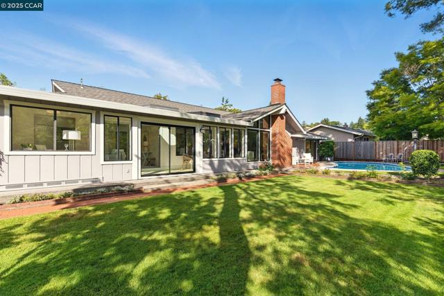 154 Selborne Way, Moraga CA: https://media.crmls.org/mediaz/b9311054-b452-4827-8ebd-12e48fe55339.jpg