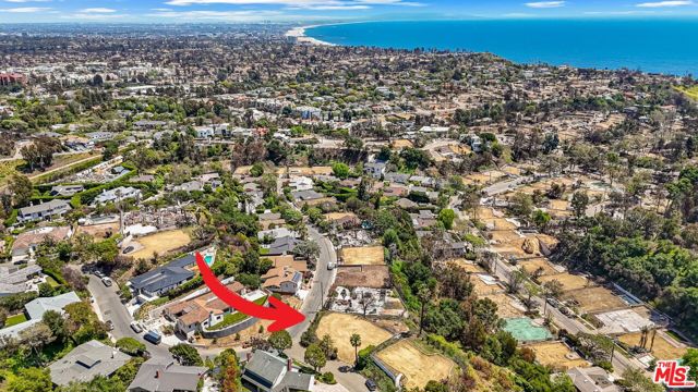 1101 Las Pulgas Place, Pacific Palisades CA: https://media.crmls.org/mediaz/b9319a7f-0fb0-4570-aef2-1a737c19c95f.jpg