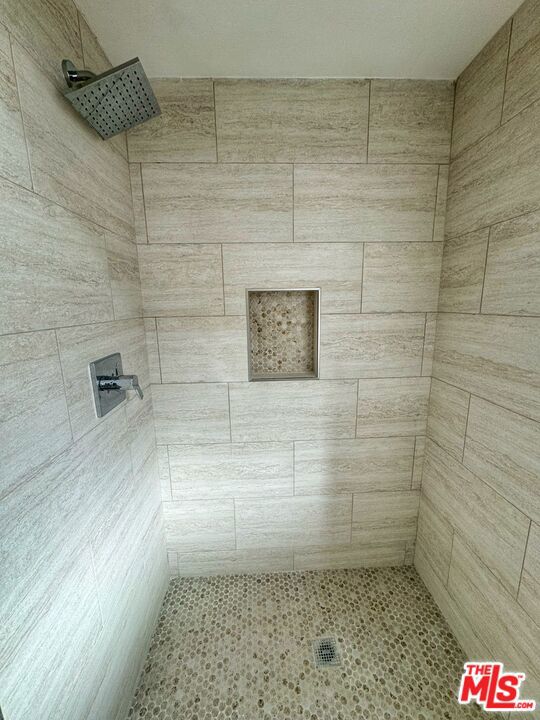 619 Elm Avenue, Inglewood CA: https://media.crmls.org/mediaz/b931b0e5-a53e-4e10-a829-50f856ad2745.jpg