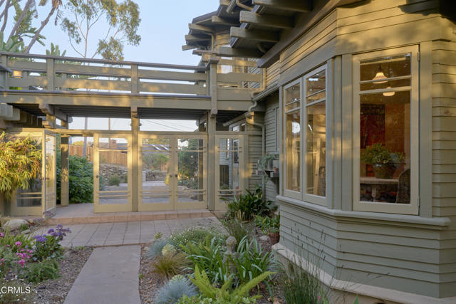 402 Lynn Drive, Ventura CA: https://media.crmls.org/mediaz/b931d0c8-c85d-4207-a02f-612d767ed79f.jpg