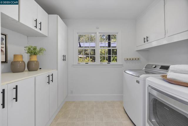 3475 Springhill Rd, Lafayette CA: https://media.crmls.org/mediaz/b9329f1e-deec-4ae0-86f8-6c7771b106f8.jpg