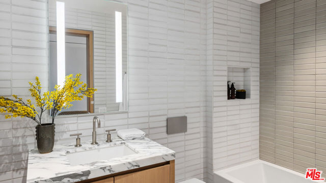 31388 Broad Beach Road, Malibu CA: https://media.crmls.org/mediaz/b932c51c-817f-4360-899b-9c2d225ca7a9.jpg