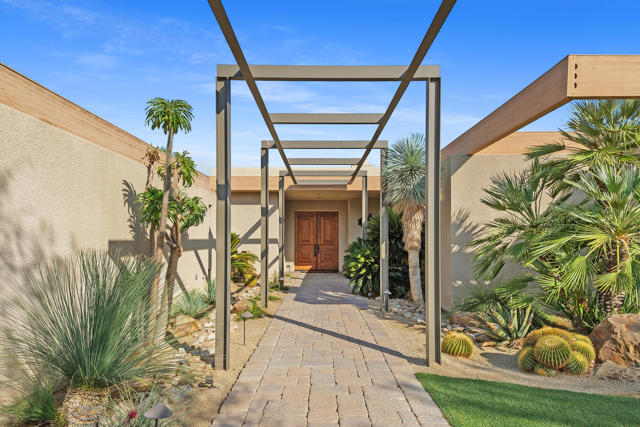 73481 Mariposa Drive, Palm Desert CA: https://media.crmls.org/mediaz/b933264c-c770-4fdc-bce6-5186acee6ffd.jpg